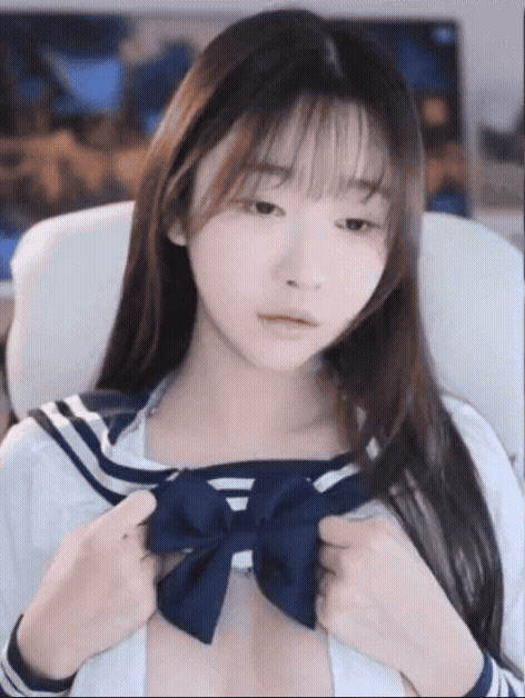 오늘자 둘기얏 대기화면..교복 가슴골 뭉클거림 미쳤다